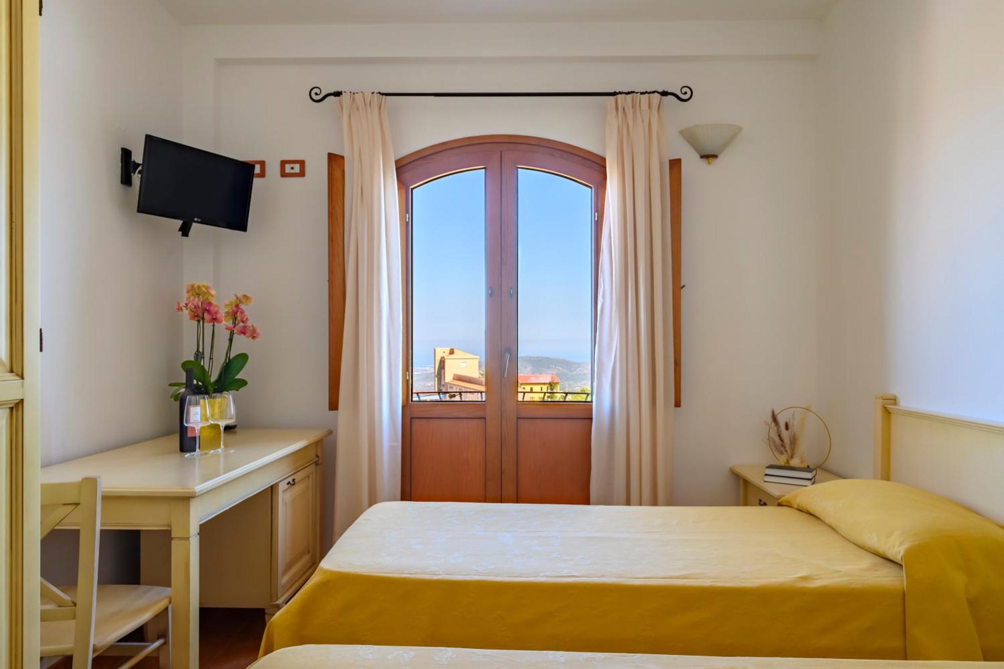 Hotel Marie Claire Lanusei Kültér fotó