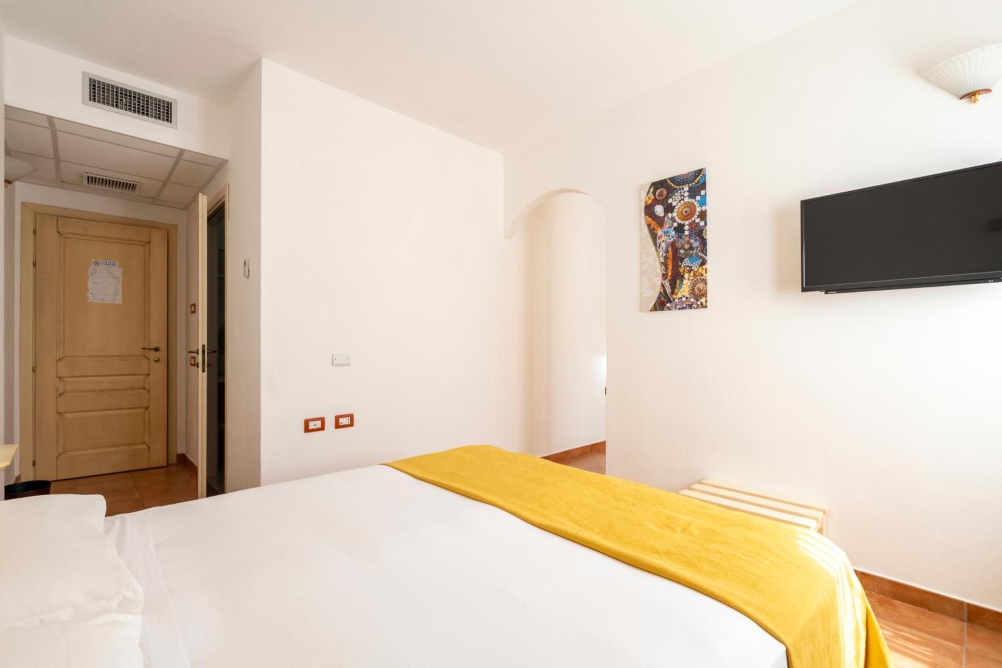 Hotel Marie Claire Lanusei Kültér fotó