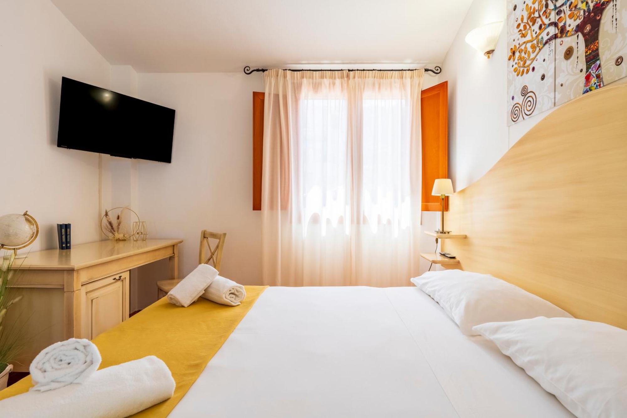 Hotel Marie Claire Lanusei Kültér fotó