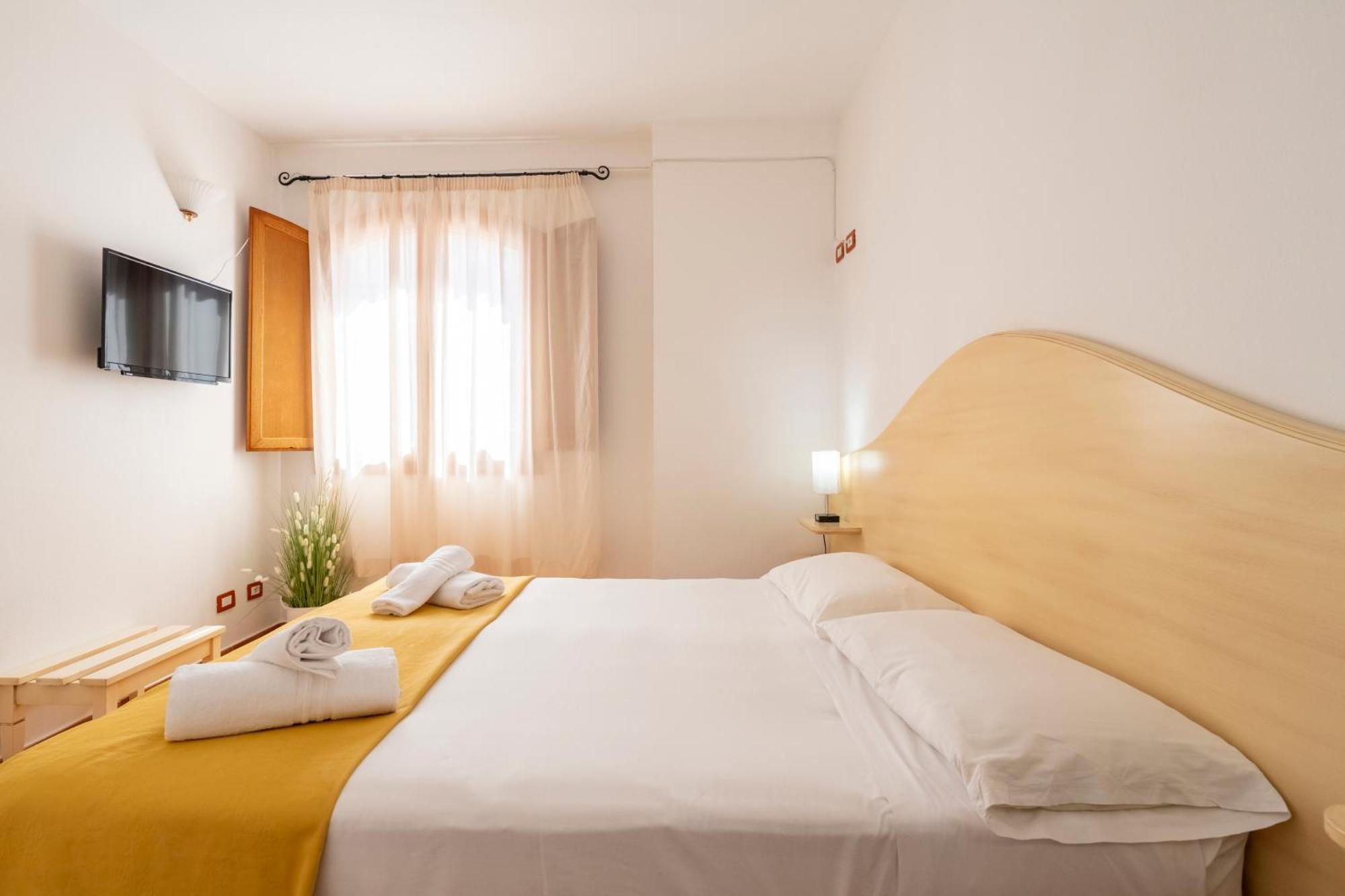Hotel Marie Claire Lanusei Kültér fotó