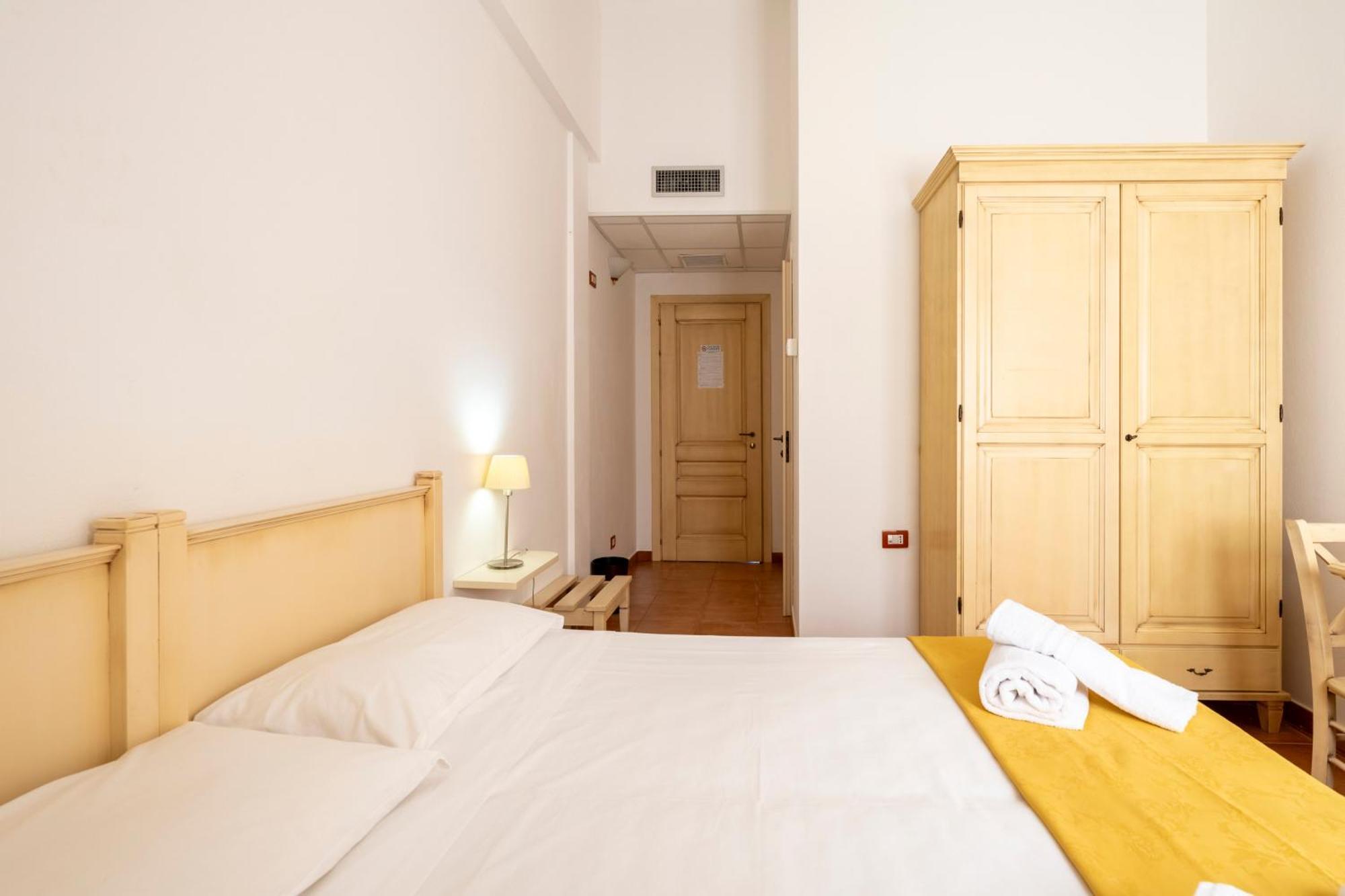 Hotel Marie Claire Lanusei Kültér fotó