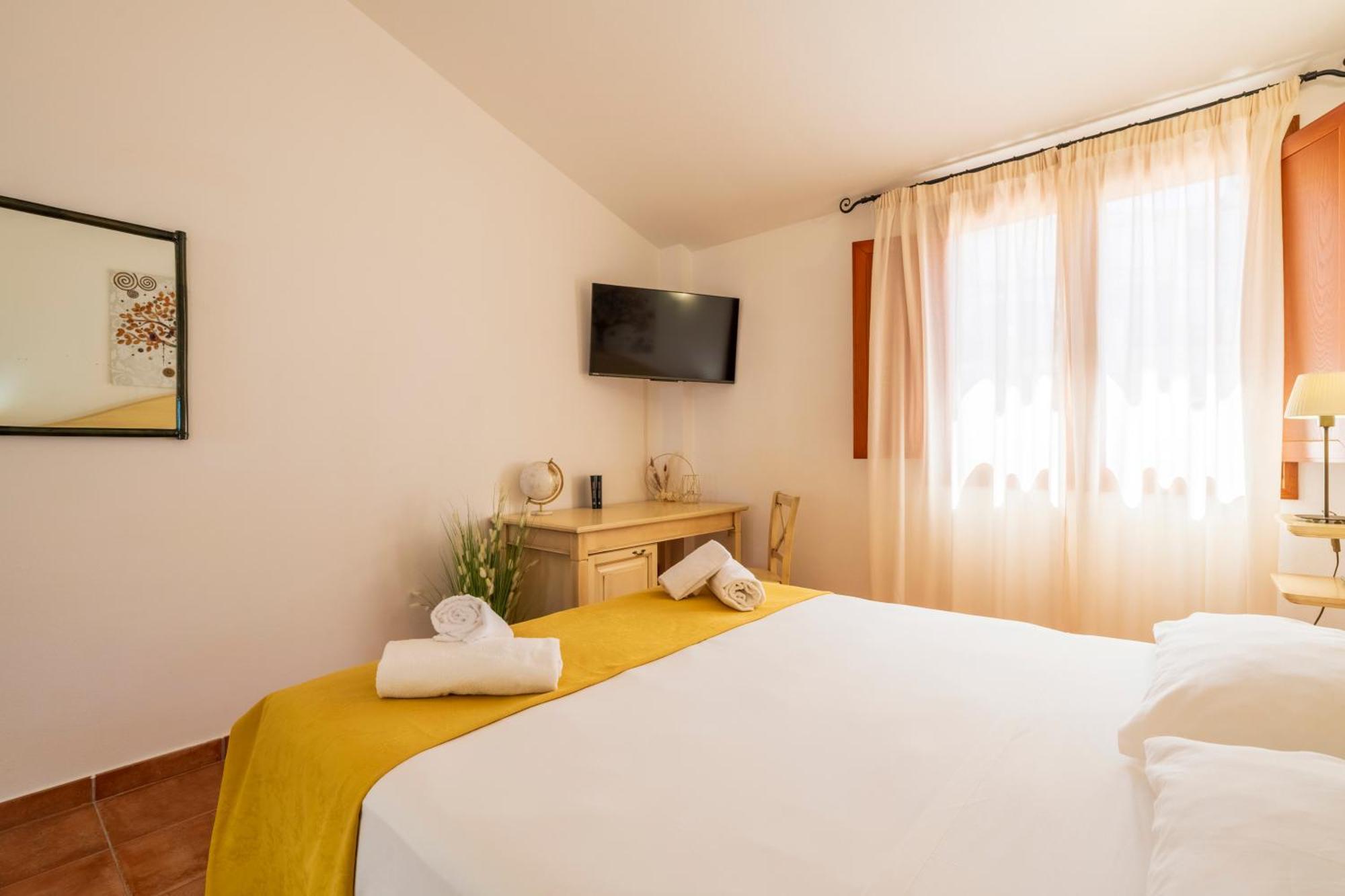 Hotel Marie Claire Lanusei Kültér fotó